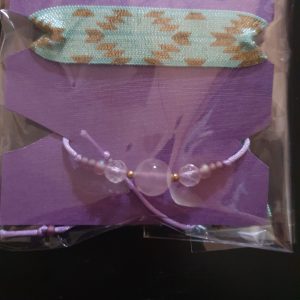 Armbandje met doorzichtige kralen